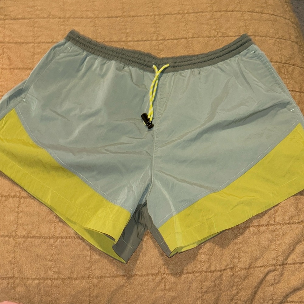 lululemon green hiking shorts